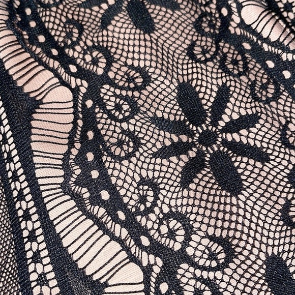 Signature Lana Stunning Formal Lace & Black Dress. Size 10 - Picture 9 of 10